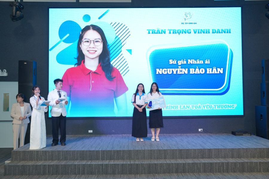 Buổi vinh danh Sứ giả nhân ái Dự án Cho em